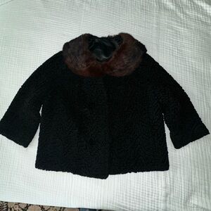 Elegant Black boiled wool swing jacket. 3/4 wide sleeve with  Fur collar